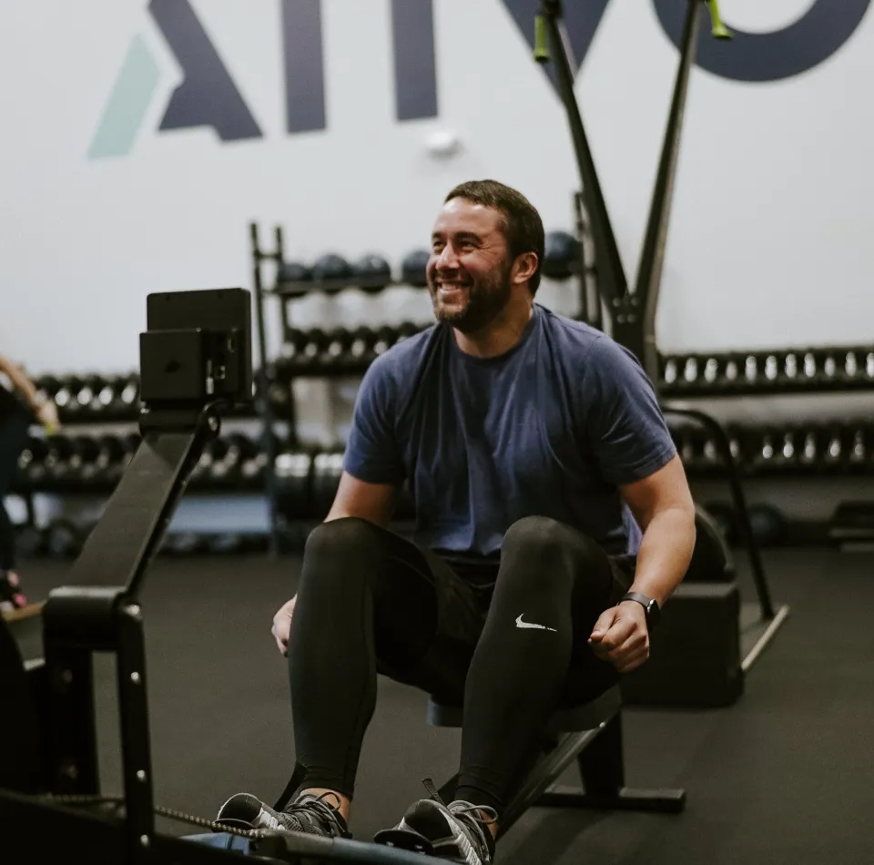 Home 1 Ativo Fitness Man Rowing